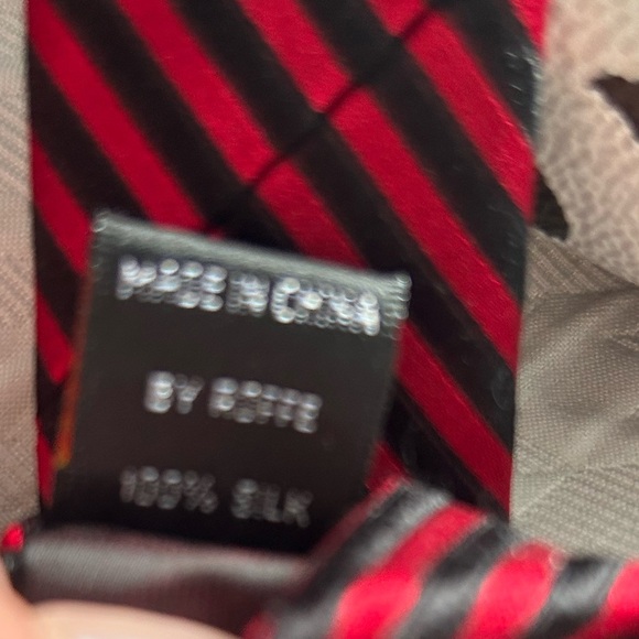English Laundry 100% Silk Red & Black Striped Tie by Designer Christopher Wicks - Picture 12 of 12